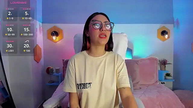 Hiyori Bloom  online show from 01.16.26