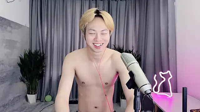 Snapshot of hafabva chatting on 04.15.26 hafabva online show from 04.15.26