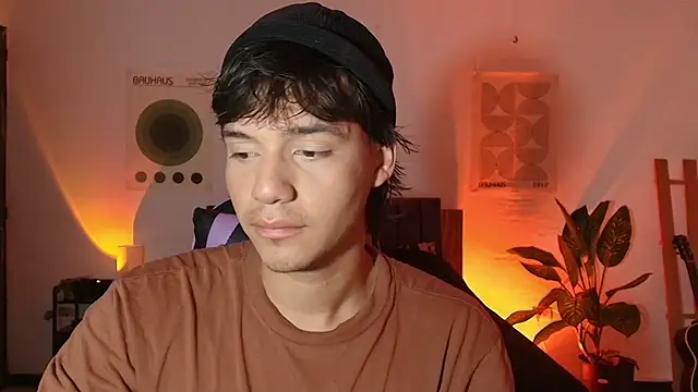 CrisotpherMoretti online show from 12.19.25