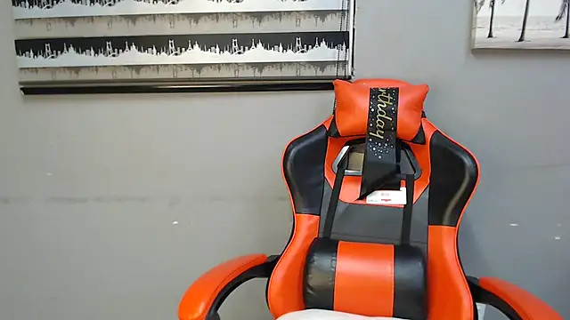 JANIELEE8x online show from 12.18.25