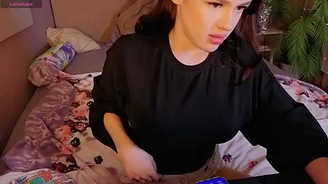 Holly  Bush online show from 03.01.26