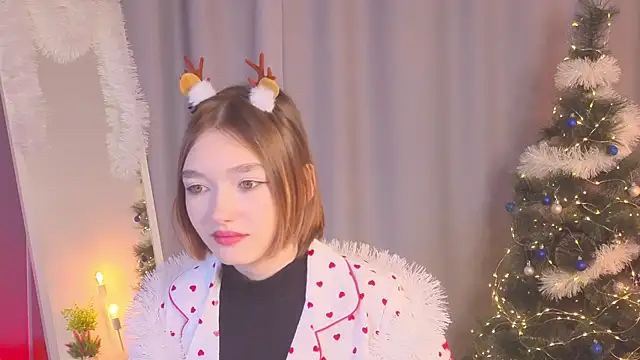 Snapshot of Leyla_crsh chatting on 12.22.25 Leyla crsh online show from 12.22.25