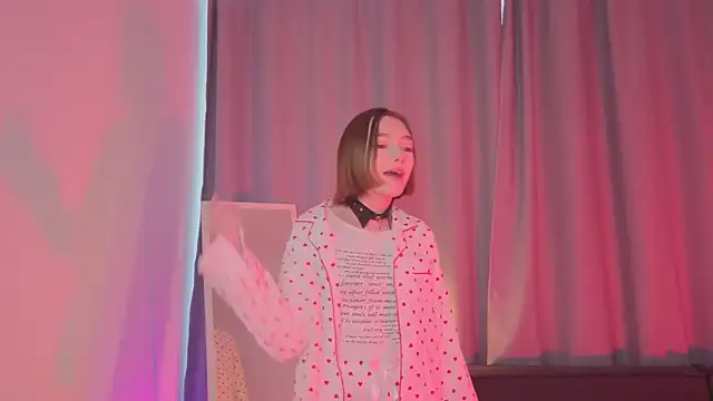 Snapshot of Leyla_crsh chatting on 01.14.26 Leyla crsh online show from 01.14.26