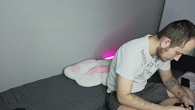 Pearl couple online show from 02.24.26