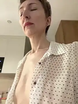 Snapshot of Sensual_Flower chatting on 02.01.26 Sensual Flower online show from 02.01.26