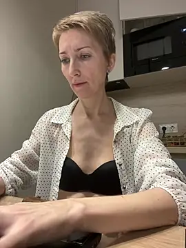 Snapshot of Sensual_Flower chatting on 02.02.26 Sensual Flower online show from 02.02.26