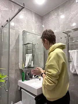 Snapshot of Sensual_Flower chatting on 02.12.26 Sensual Flower online show from 02.12.26