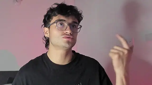 Snapshot of charlie_dicker chatting on 02.02.26 charlie dicker online show from 02.02.26