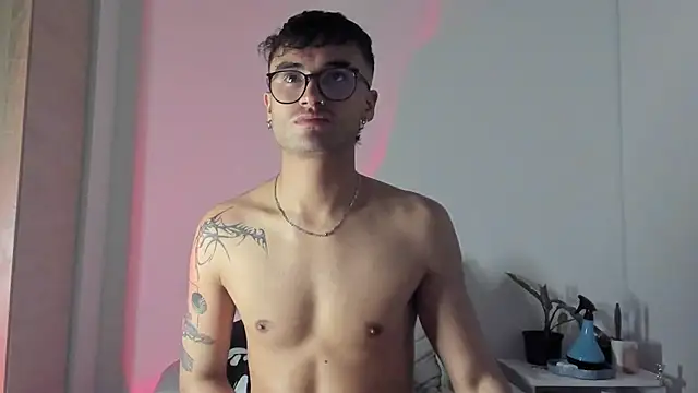 Snapshot of charlie_dicker chatting on 02.11.26 charlie dicker online show from 02.11.26