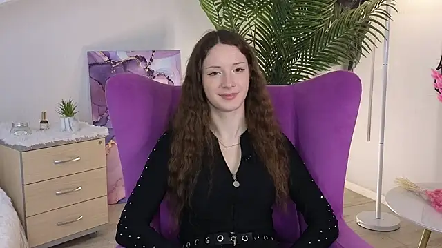 Snapshot of KarmenRasey chatting on 12.16.25 KarmenRasey online show from 12.16.25