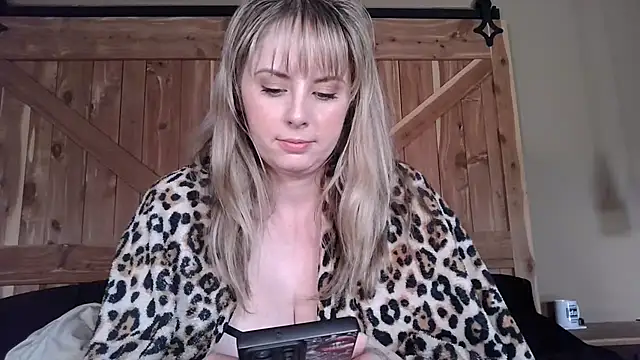 onesmittenkitten online show from 03.03.26