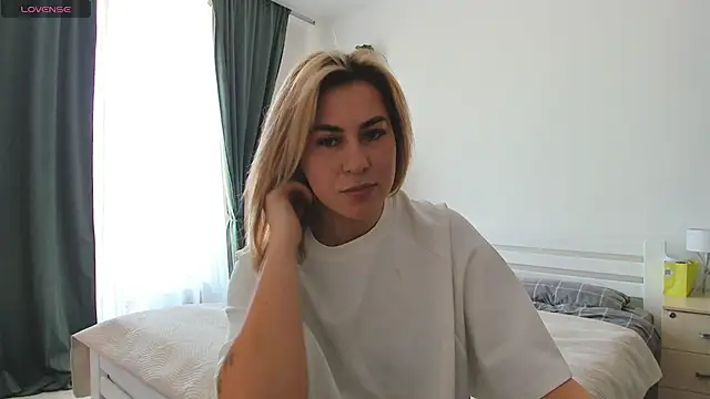 Snapshot of Roxi_Joy chatting on 02.20.26 Roxi Joy online show from 02.20.26