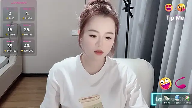 Snapshot of Amireux-8 chatting on 03.30.26 Amireux-8 online show from 03.30.26