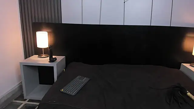 PamelaRed  online show from 12.17.25