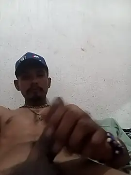 Snapshot of Leonidasz13auh chatting on 02.22.26 Leonidasz13auh online show from 02.22.26