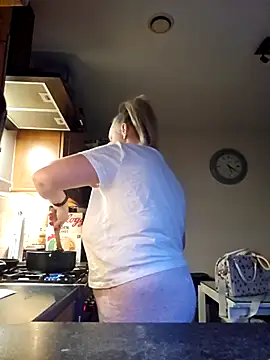 Snapshot of theblondecocklover chatting on 01.15.26 theblondecocklover online show from 01.15.26