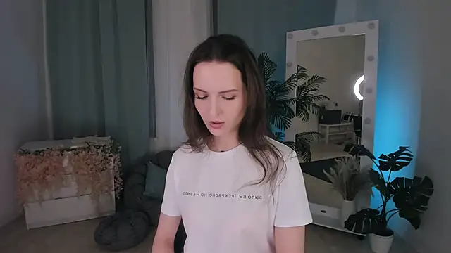 Ariadna Shy online show from 10.04.25