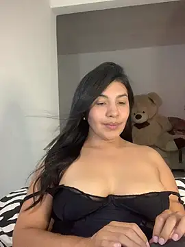 sarah benz  online show from 05.07.26