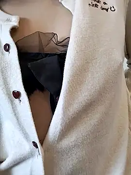 Snapshot of Miu_ii chatting on 12.19.25 Miu ii online show from 12.19.25