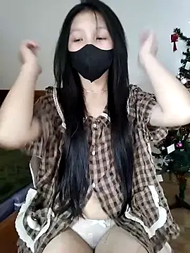 Snapshot of Miu_ii chatting on 12.21.25 Miu ii online show from 12.21.25