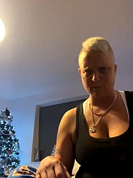 Bendoverbetty3 online show from 12.21.25