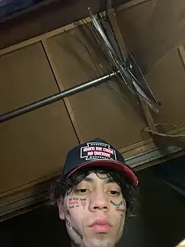 Snapshot of baby_young chatting on 12.18.25 baby young online show from 12.18.25