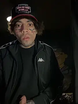 Snapshot of baby_young chatting on 12.18.25 baby young online show from 12.18.25