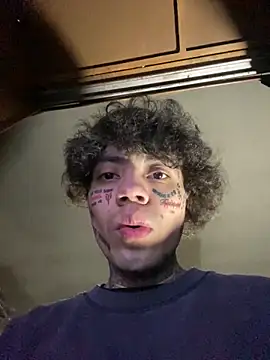 Snapshot of baby_young chatting on 12.20.25 baby young online show from 12.20.25