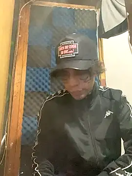 Snapshot of baby_young chatting on 12.22.25 baby young online show from 12.22.25