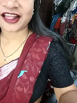 Snapshot of MAHI066 chatting on 12.18.25 MAHI066 online show from 12.18.25