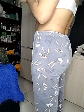 mia hottie2210 online show from 12.22.25