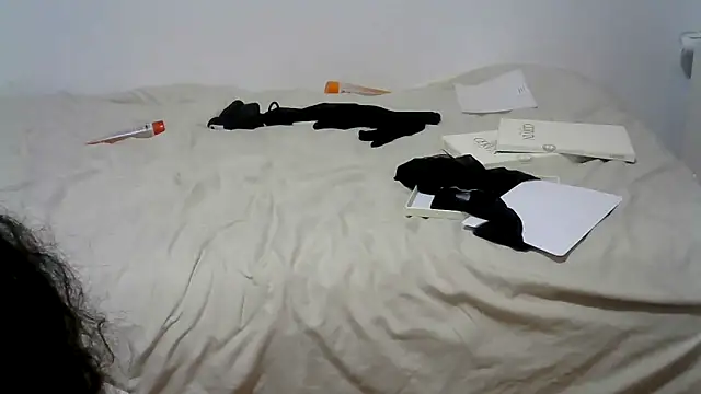 Snapshot of Gwenette66 chatting on 12.18.25 Gwenette66 online show from 12.18.25