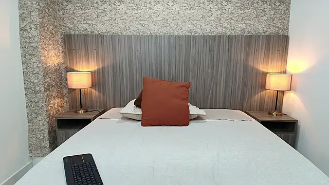 zoe bermudez online show from 12.23.25