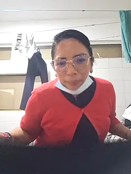 Snapshot of BoniFox_ chatting on 12.18.25 BoniFox online show from 12.18.25