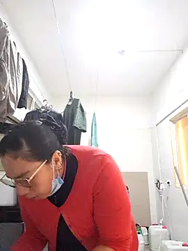 Snapshot of BoniFox_ chatting on 12.19.25 BoniFox online show from 12.19.25