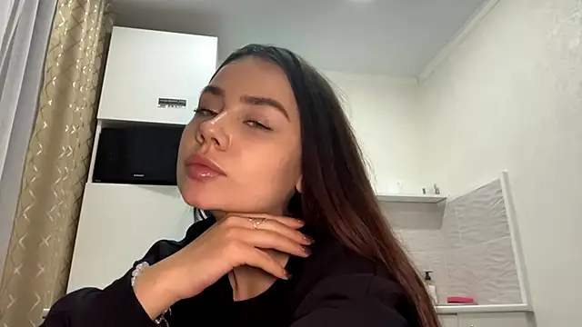 Snapshot of MiloyNoir chatting on 12.21.25 MiloyNoir online show from 12.21.25