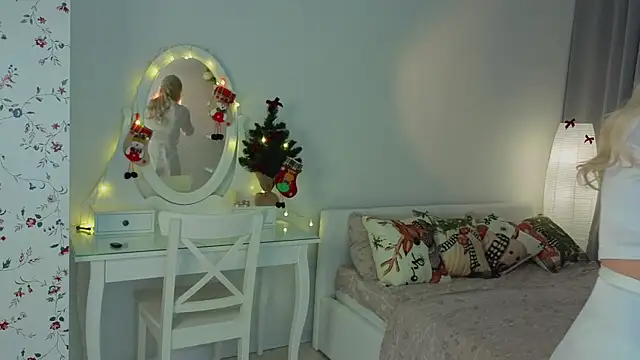 Snapshot of annagreat chatting on 12.22.25 annagreat online show from 12.22.25