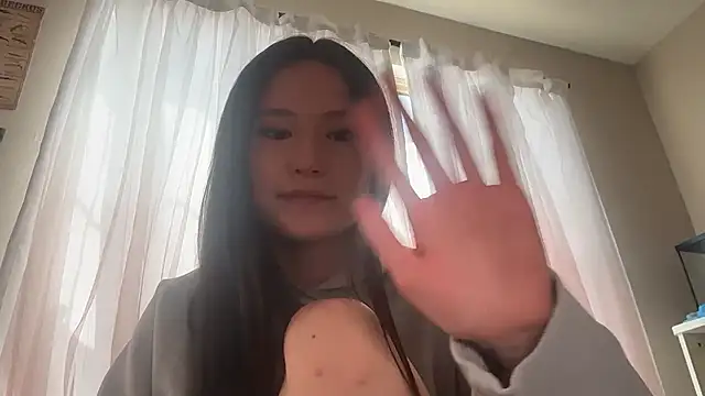 luvvivii online show from 04.15.26