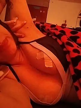 Snapshot of valerria_44 chatting on 06.19.26 valerria 44 online show from 06.19.26