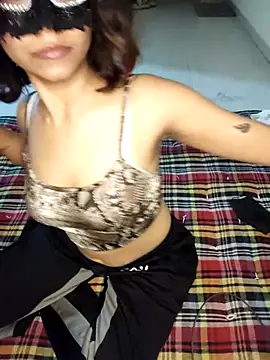 Snapshot of Sizzler_0011 chatting on 12.21.25 Sizzler 0011 online show from 12.21.25