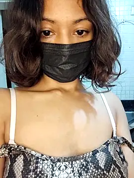 Snapshot of Sizzler_0011 chatting on 12.22.25 Sizzler 0011 online show from 12.22.25