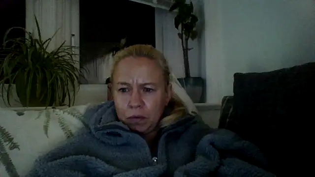 Snapshot of jennyblondeuk chatting on 02.12.26 jennyblondeuk online show from 02.12.26