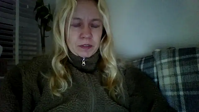 Snapshot of jennyblondeuk chatting on 02.22.26 jennyblondeuk online show from 02.22.26