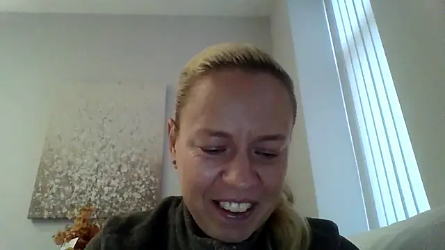 Snapshot of jennyblondeuk chatting on 03.22.26 jennyblondeuk online show from 03.22.26