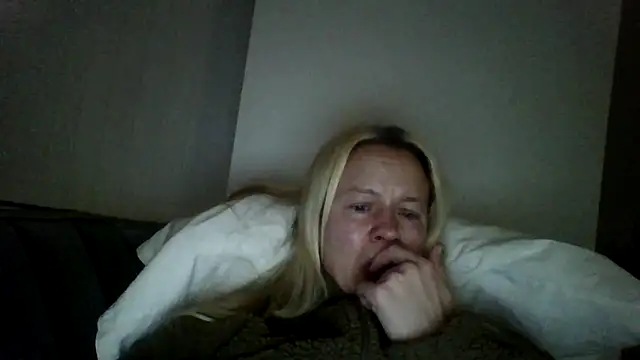 Snapshot of jennyblondeuk chatting on 03.23.26 jennyblondeuk online show from 03.23.26