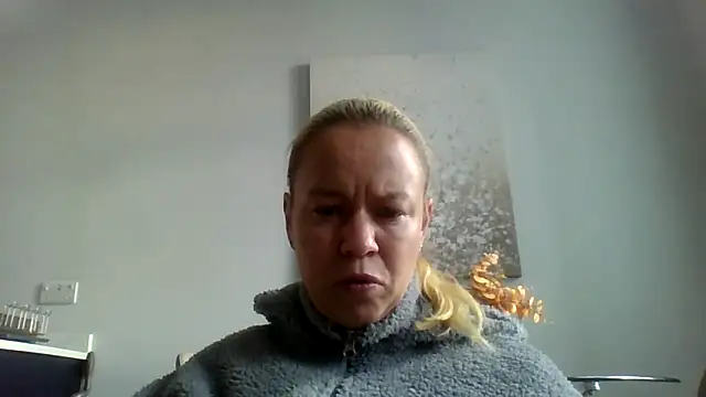 Snapshot of jennyblondeuk chatting on 03.26.26 jennyblondeuk online show from 03.26.26