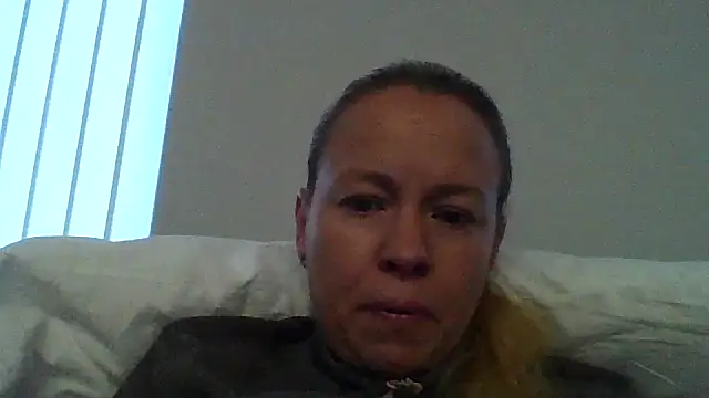 Snapshot of jennyblondeuk chatting on 03.30.26 jennyblondeuk online show from 03.30.26