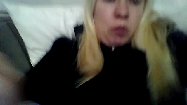 Snapshot of jennyblondeuk chatting on 03.31.26 jennyblondeuk online show from 03.31.26