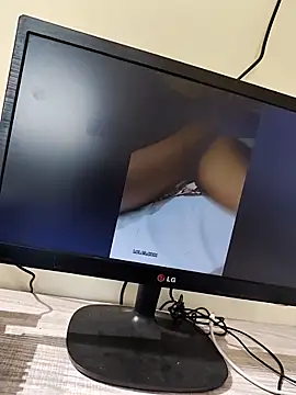 Snapshot of daddy_raj1208 chatting on 12.23.25 daddy raj1208 online show from 12.23.25