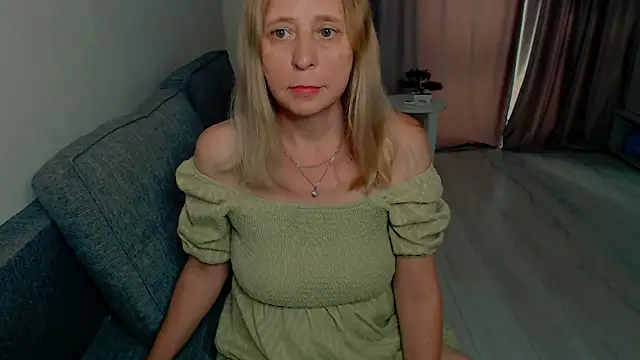 Snapshot of MiLenaMilf chatting on 07.02.26 MiLenaMilf online show from 07.02.26